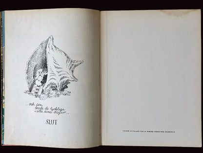 Detail showing a moisture stain to this copy of Vem Ska Trösta Knyttet?  by Tove Jansson. 