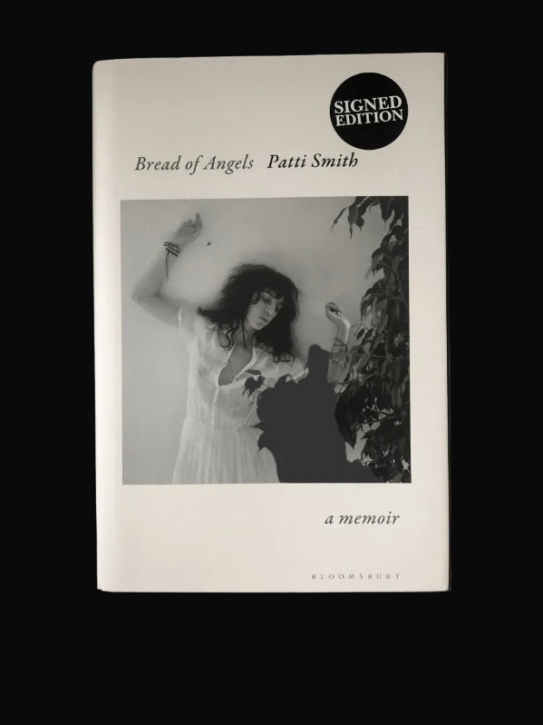 Book cover of 'Bread of Angels' by Patti Smith with a black and white photo of the author.